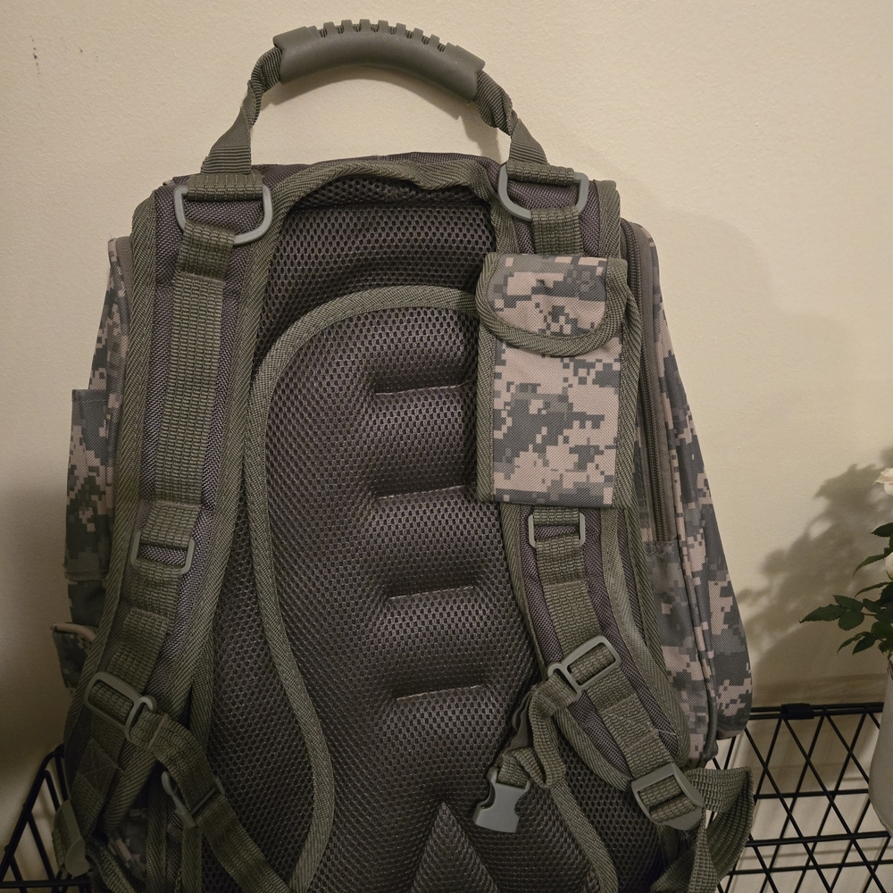 Camouflage Backpack - Picture 2 of 5